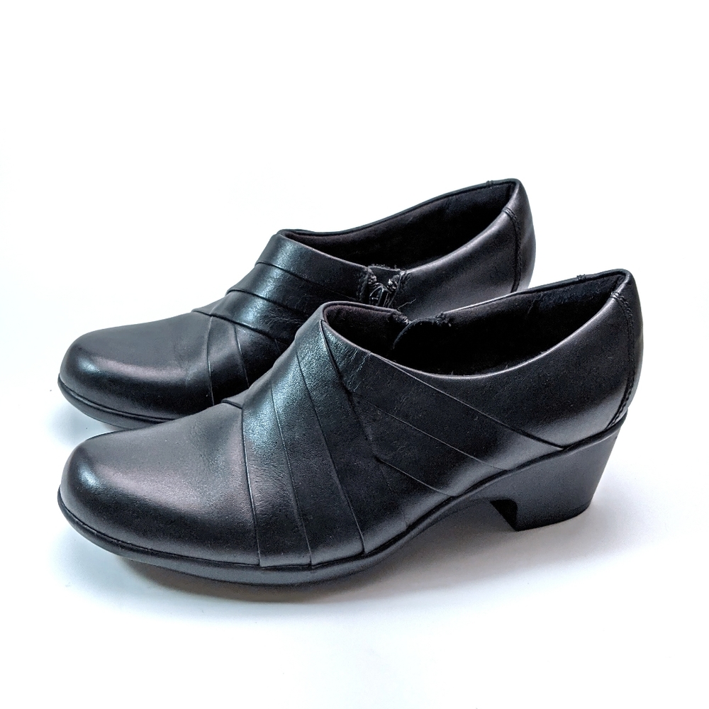 Clarks size 7 comfort low heel leather ankle clogs